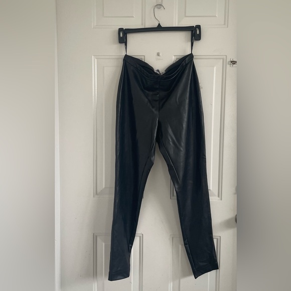 Calvin Klein Women’s Faux leather Black Leggings lightweight and soft SZ 6 - Picture 3 of 9